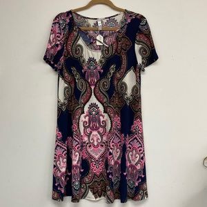 Dress. Large. Short sleeve. Knee length. Honeyme.